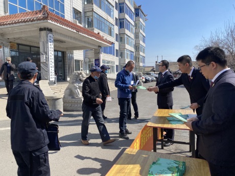 吉林市365体育app安装_365服务热线_365bet网站地址人民检察院第一检察部主动联合辖区内乡镇政府,宣传涉野生动物的法律法规。