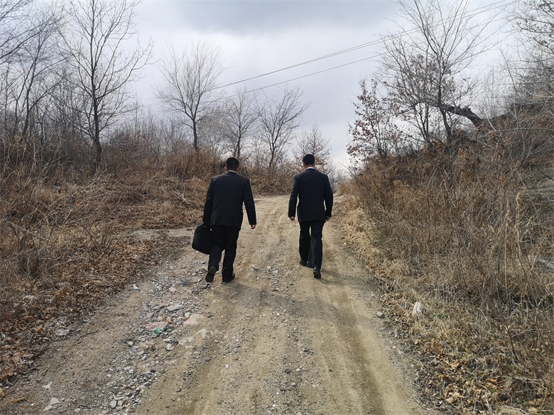 检察官去往现场调查